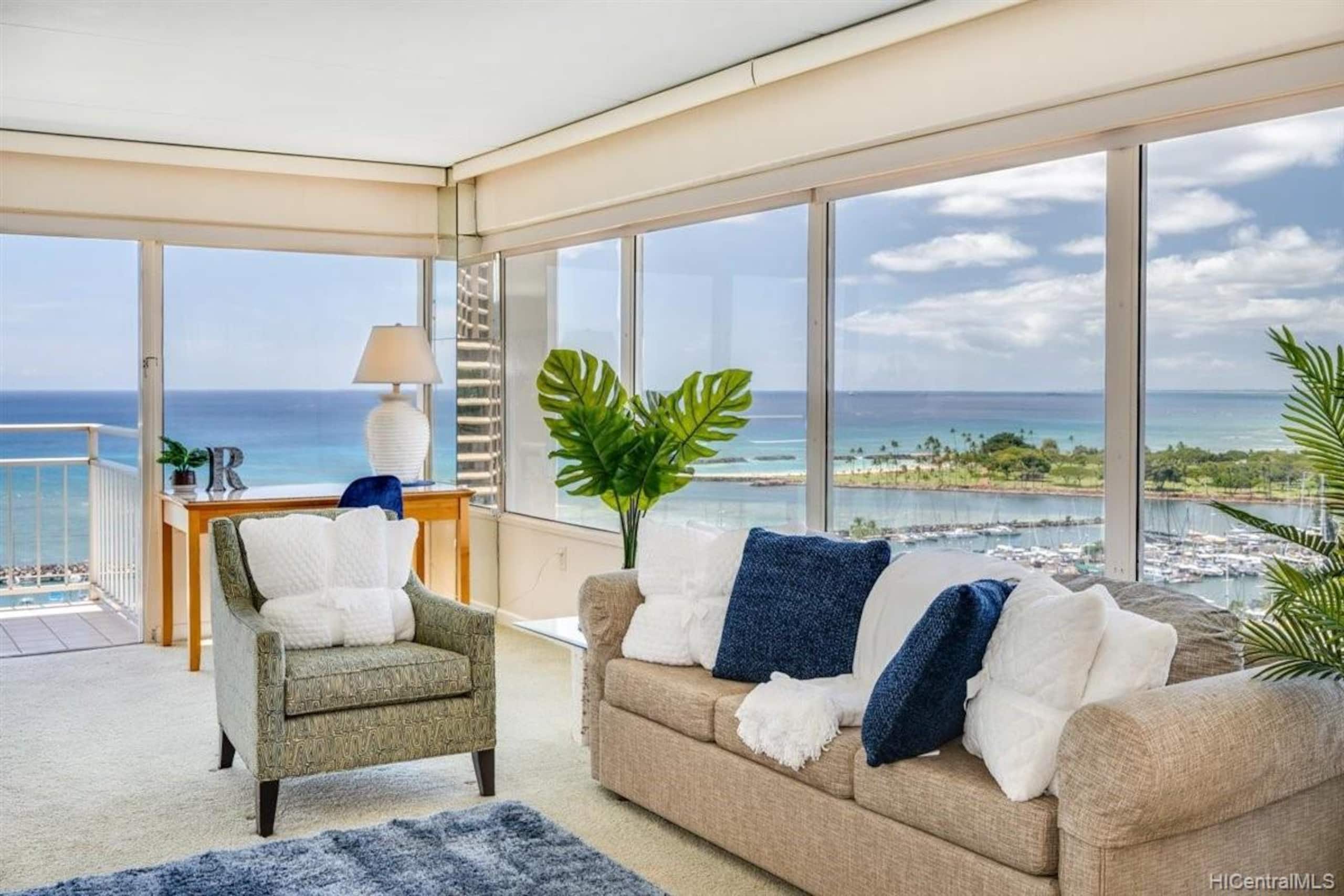 Condo in Honolulu · ★4.7 · 2 bedrooms · 4 beds · 2 baths - Image 8