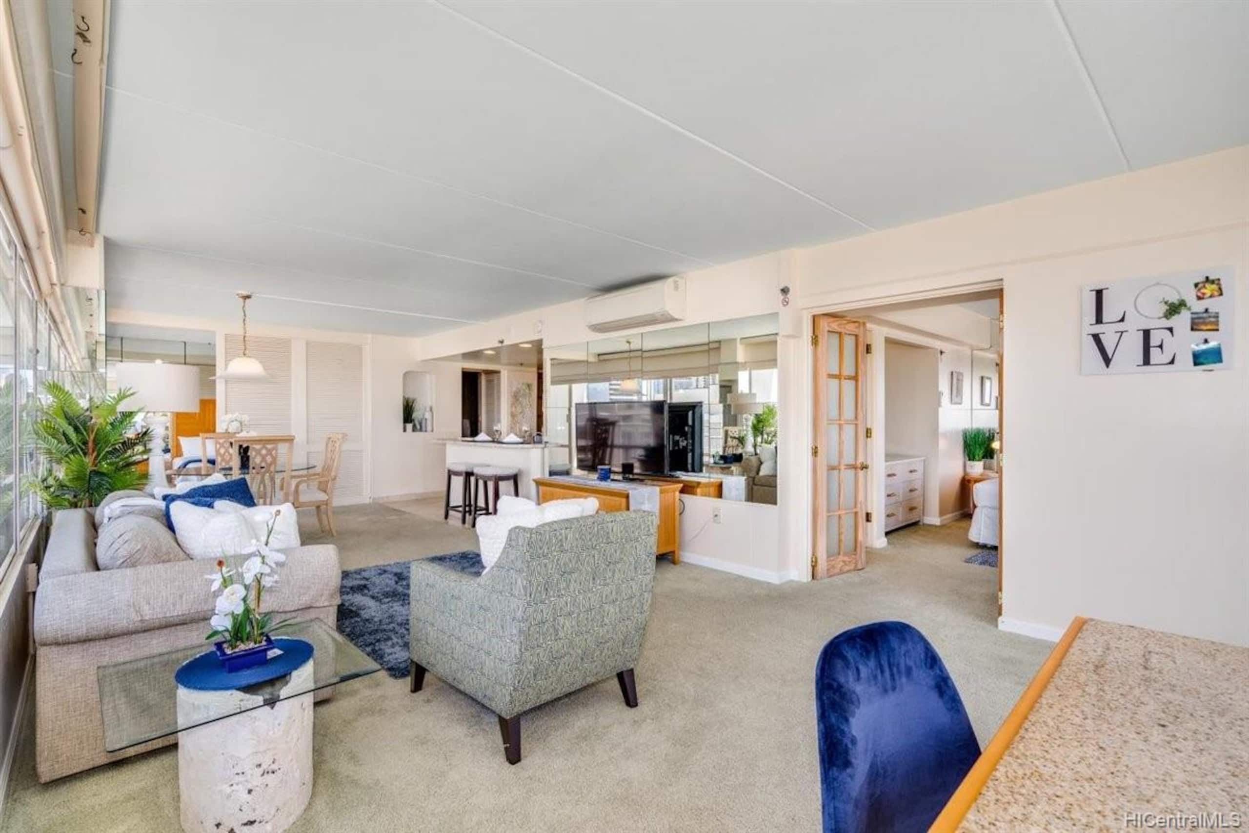 Condo in Honolulu · ★4.7 · 2 bedrooms · 4 beds · 2 baths - Image 7