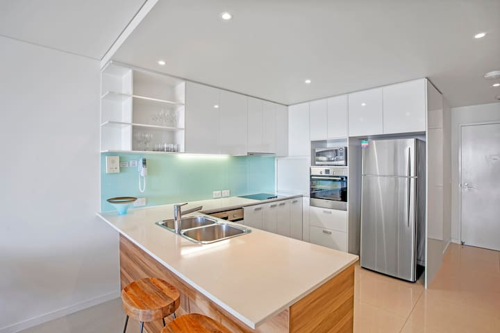 2 Bedroom Ocean View Apartment in Mooloolaba