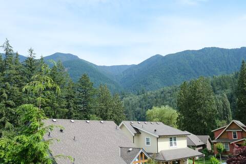 Large 2500+ sq ft Cottage in resort like community