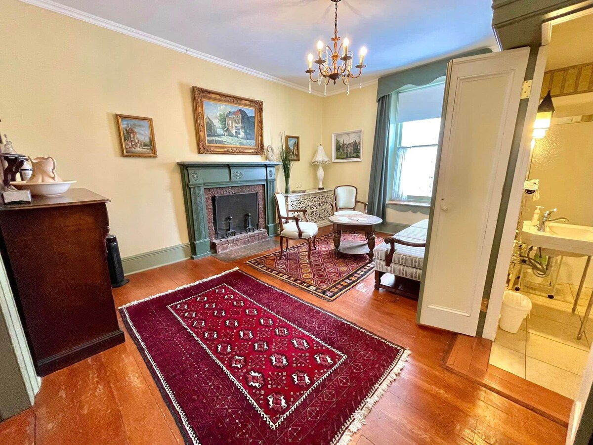 The Painter's Suite Chrysler House Heritage Inn Boutique hotels for