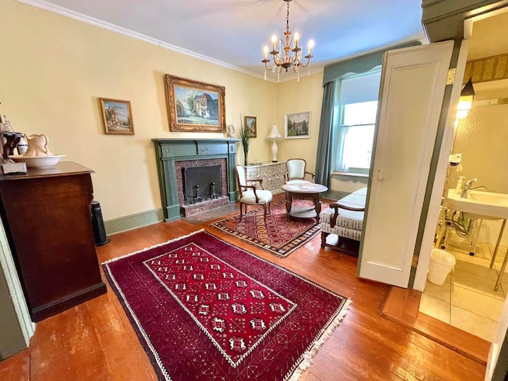 The Painter's Suite Chrysler House Heritage Inn Boutique hotels for