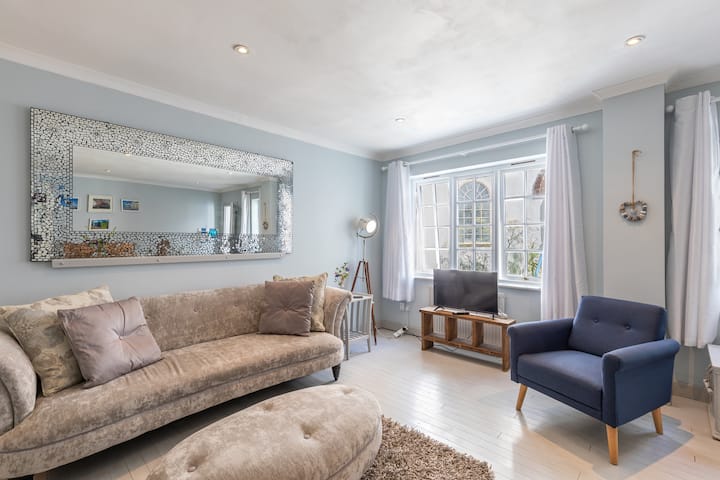 Beautiful Spacious Cottage By The Sea With Parking - Brighton