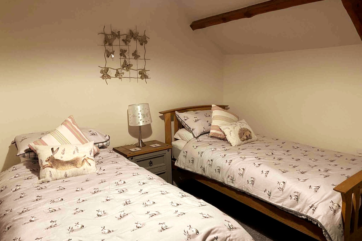 ห้องนอนเตียงแฝดชั้นแรก