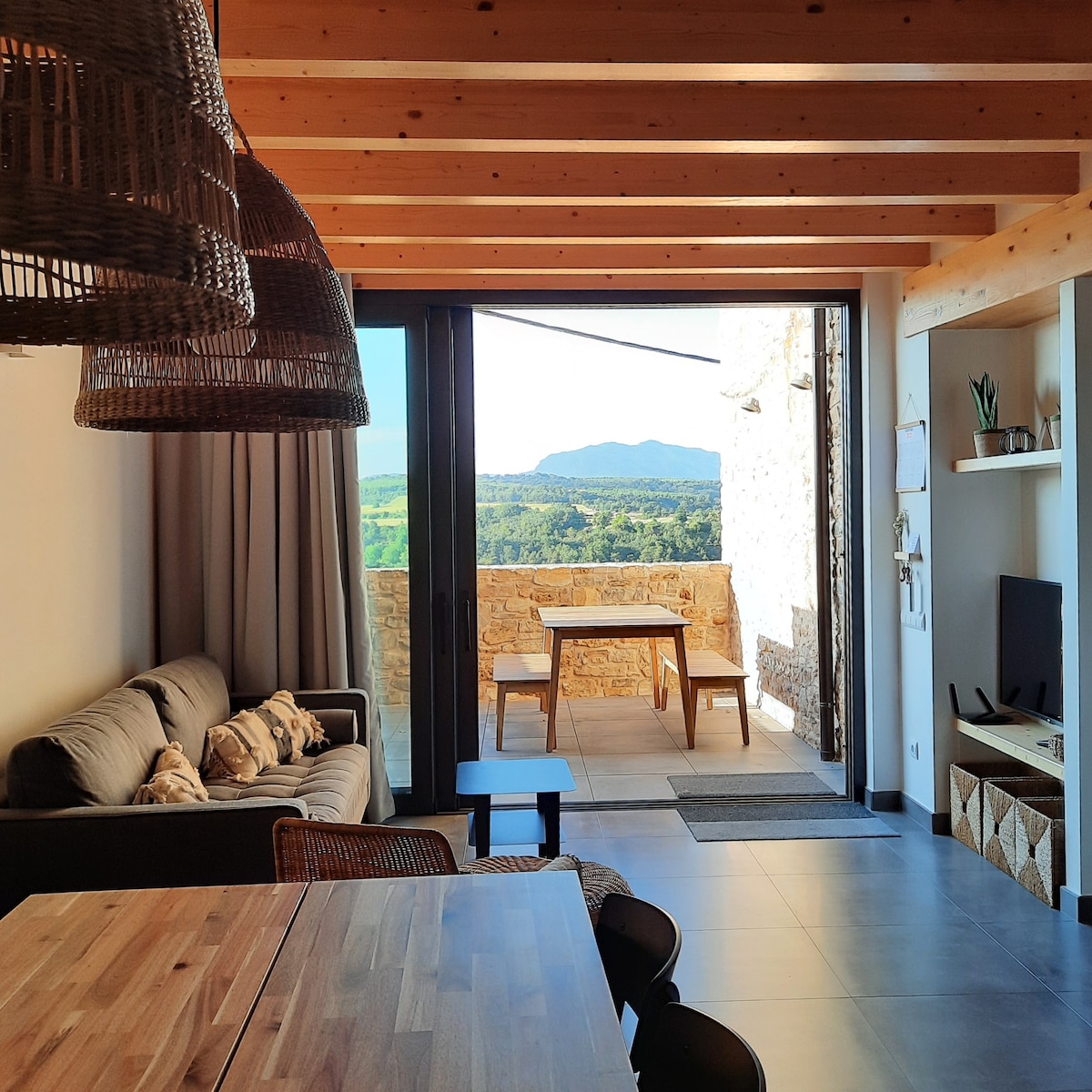 Popular Airbnb listing: Squirrel's Corral - Basturs in Lleida