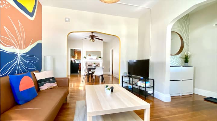 5br Elmwood Home •Sleeps 16 • 2 Kitchens • Parking - Búfalo, NY