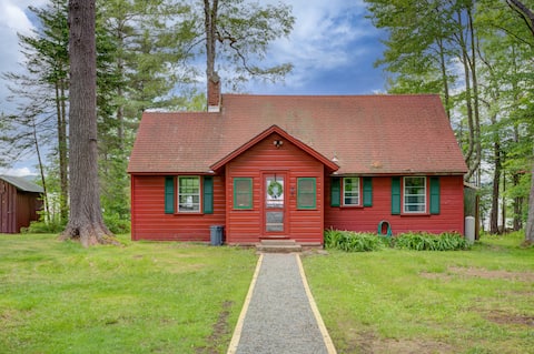 Cozy lakefront cottage, amazing views and sunsets!