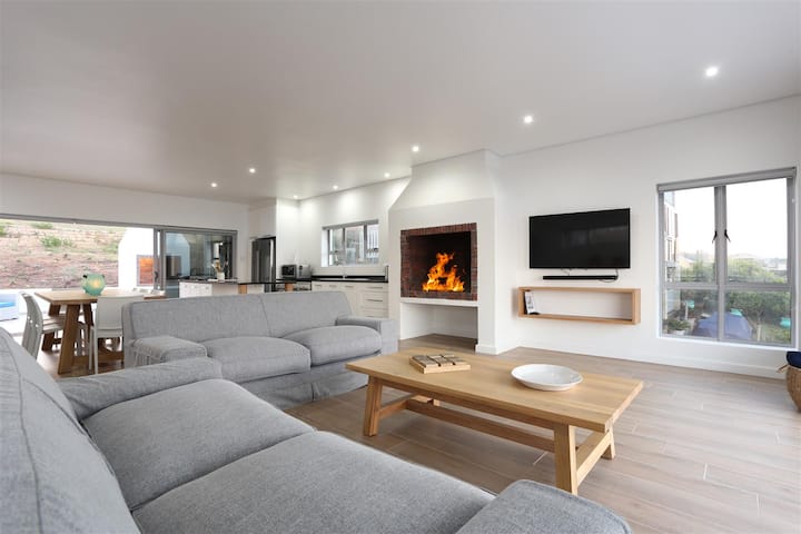 Kraaines Beach House - Boggoms Bay