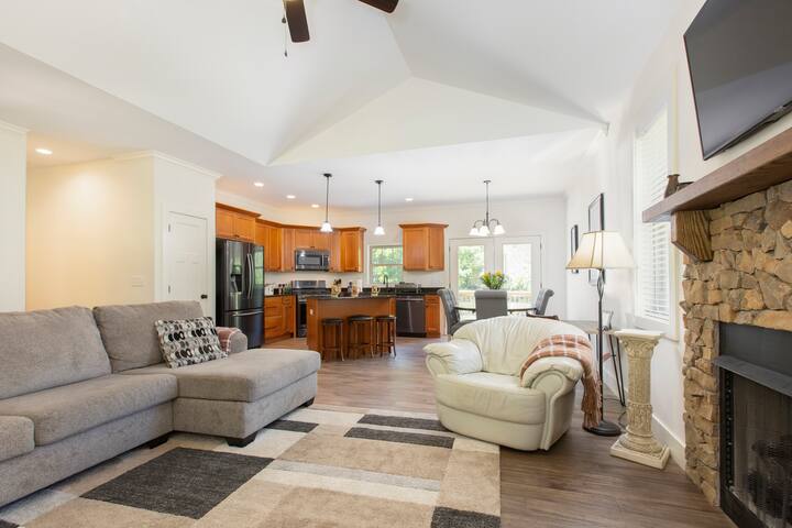 3BR/2BA Short/Mid/Long-Term in West AVL & Dogs OK!