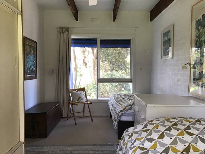 Habitación para niños Dos camas individuales con cama nido