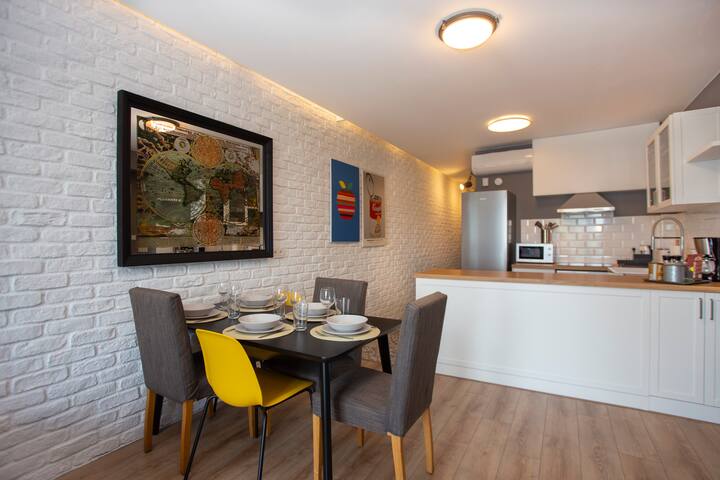 Modern Waterfront Apt. with a Striking View gallery image 5