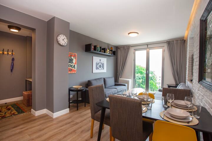 Modern Waterfront Apt. with a Striking View gallery image 2