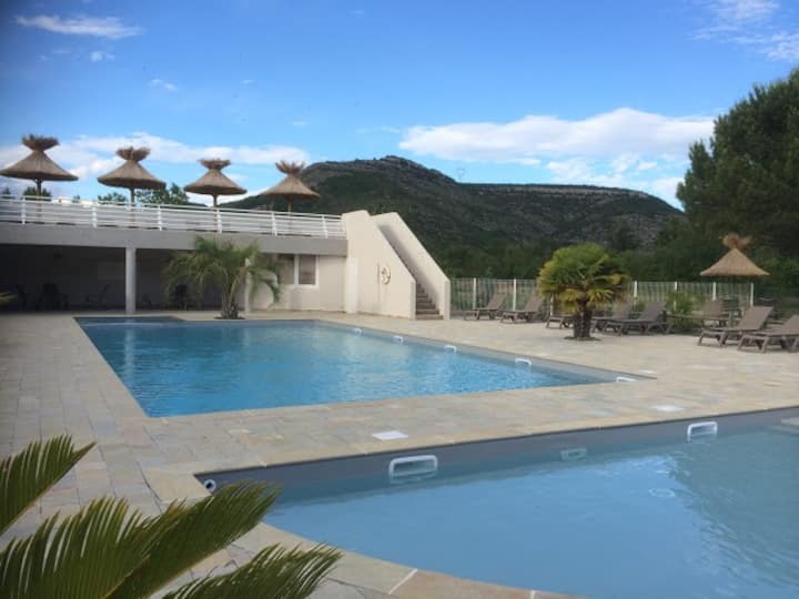 CAMPING EN ARDECHE L'ALBANOU Bungalows à louer à SaintJulienen