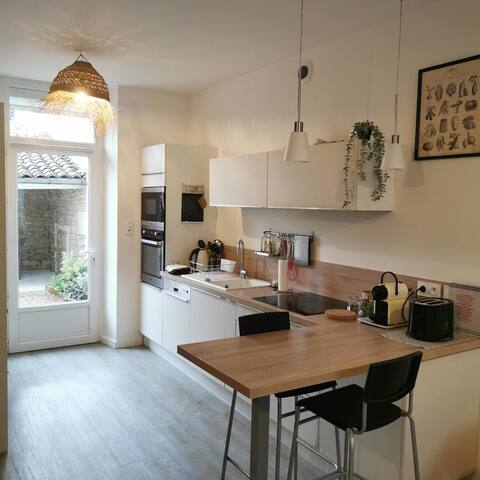 Pleasant townhouse, free parking