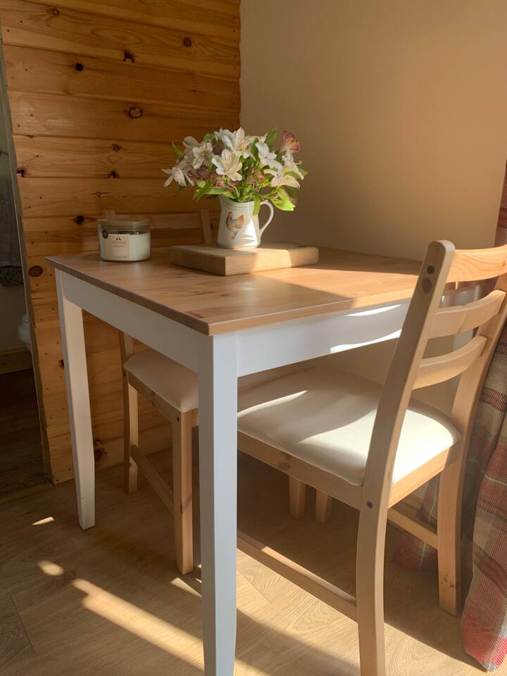 Country Shepherd's Hut With Double Bed & En-suite - Osmotherley