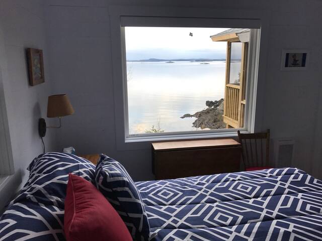 Whale of a View Oceanfront Cottage! Amazing views! gallery image 2