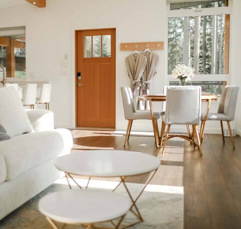 Hideaway Creek - Modern luxury retreat