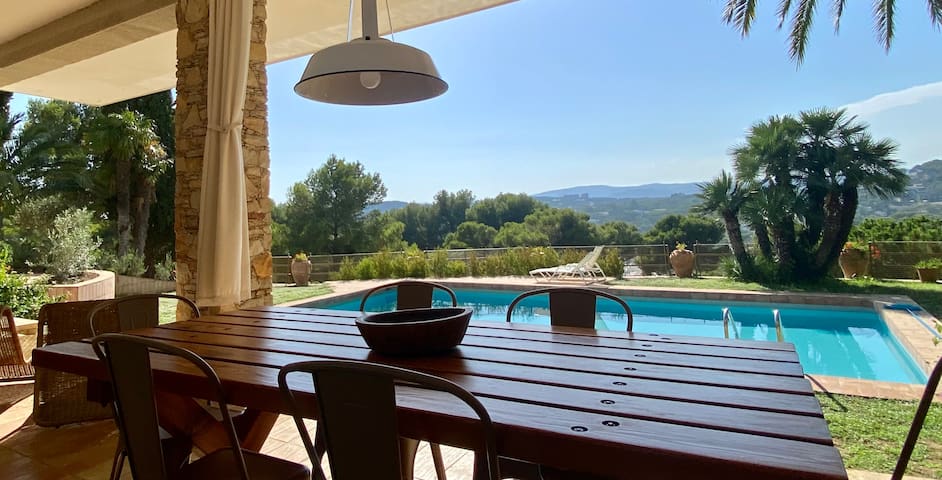 Agradable apartamento con jardín y piscina gallery image 3