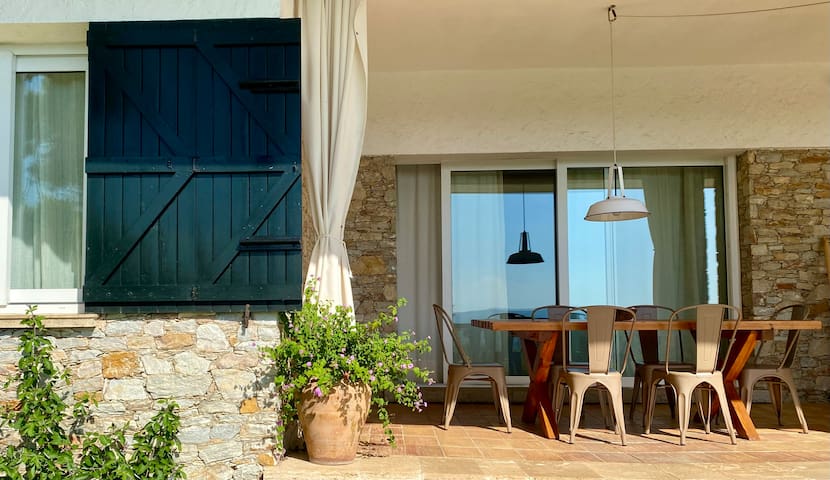 Agradable apartamento con jardín y piscina