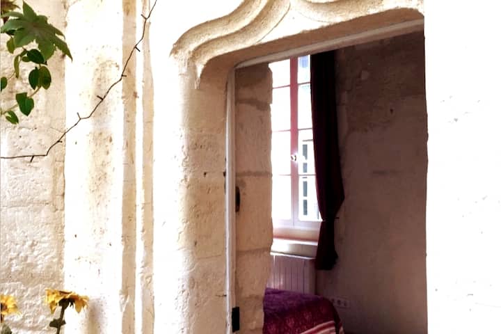 הדלת הקדמית (פרטית) לחדר הלבן