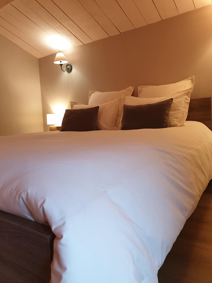 Lit Queen Size 160x200 chambre 1
מיטות שיוצרו בהגעה