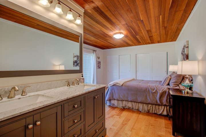 Ubatili mara mbili katika ushoroba wa chumba kikuu cha kulala.

