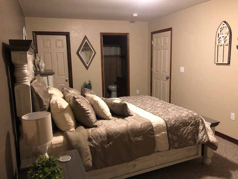 Chumba kikuu cha kulala kimeundwa kwa ajili ya starehe!