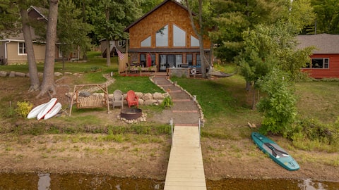 Cozy Home, Hot Tub, Dock, Kayaks, Swimming & More!