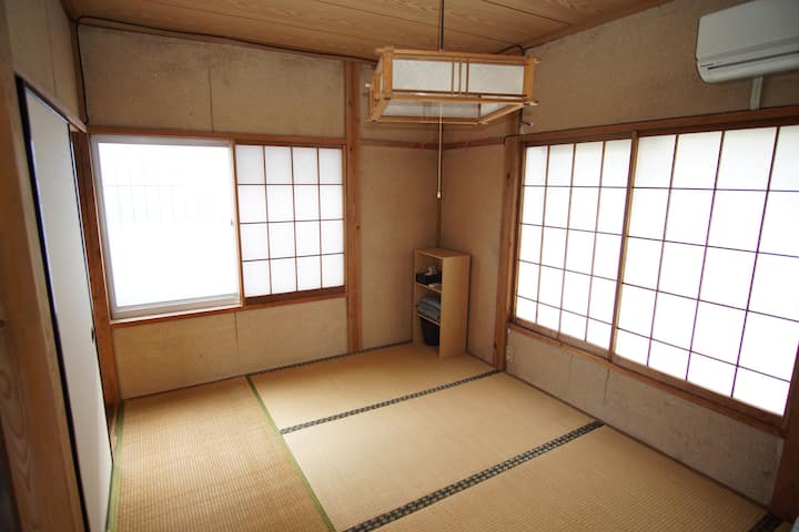 2Ｆ奥の和室（寝室）です。