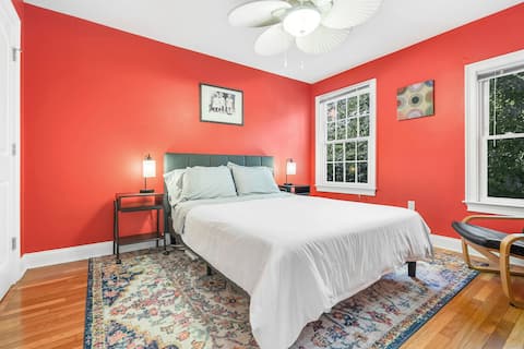 Spacious Family-Friendly Townhome Near Harvard