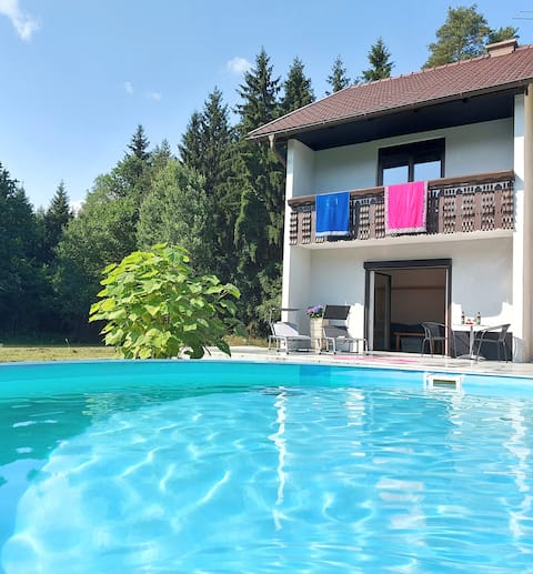 Private pool in cottage Lily