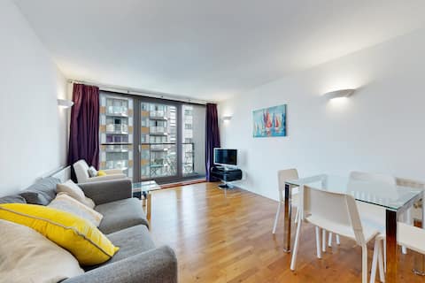 Super 2-bed flat met balkon in Canary Wharf