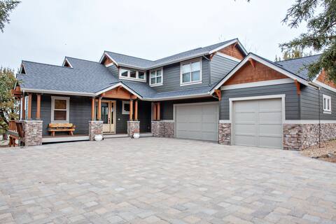 Stunning mtn Views, sleeps 14, Hot tub, rec passes