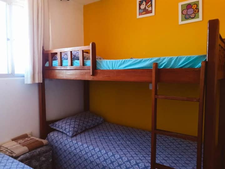 سرير مفرد وسرير بطابقين 