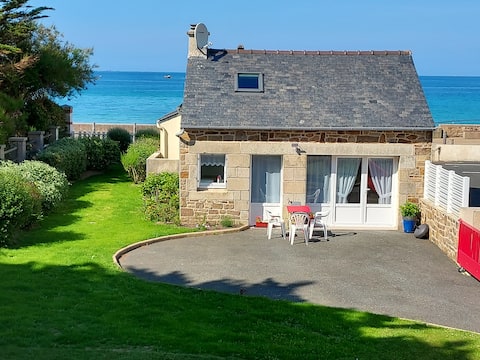 Top Airbnb: Small Breton house on large beach in Plougasnou