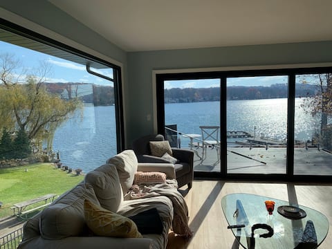 Entire apt, Amazing View Lakefront with a dock