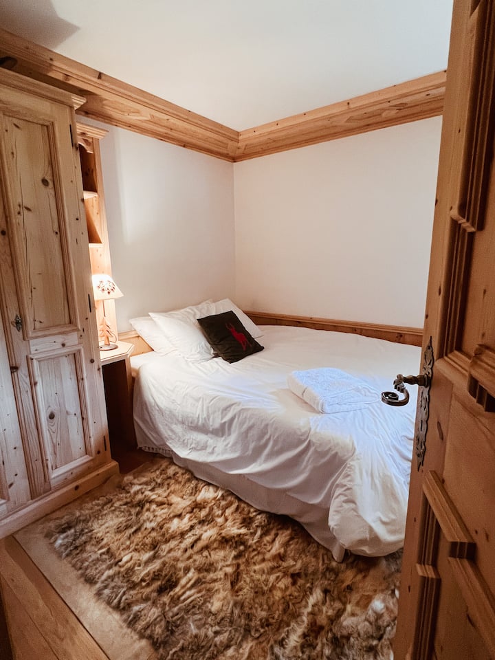 Habitación pequeña (niños, niñera) Cama tamaño queen, sábanas Percal