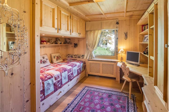 Habitación para niños con segunda cama para tirar debajo de la cama principal - ambos colchones completos - Ropa de cama Perkal