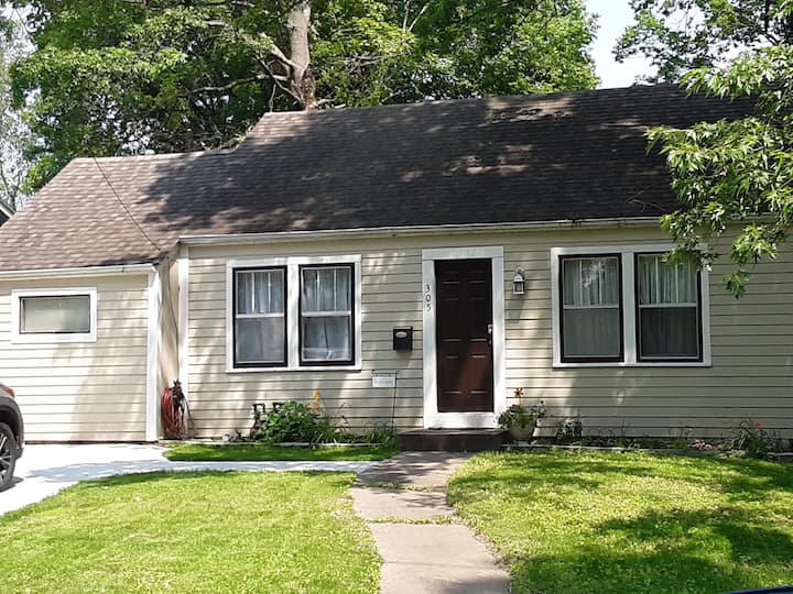 Cocoa Bungalow Houses for Rent in Excelsior Springs, Missouri, United