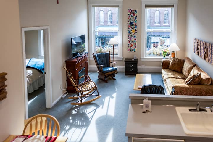 Heart Of Downtown Living Downtown Salem Loft Stay. - Salem, OR