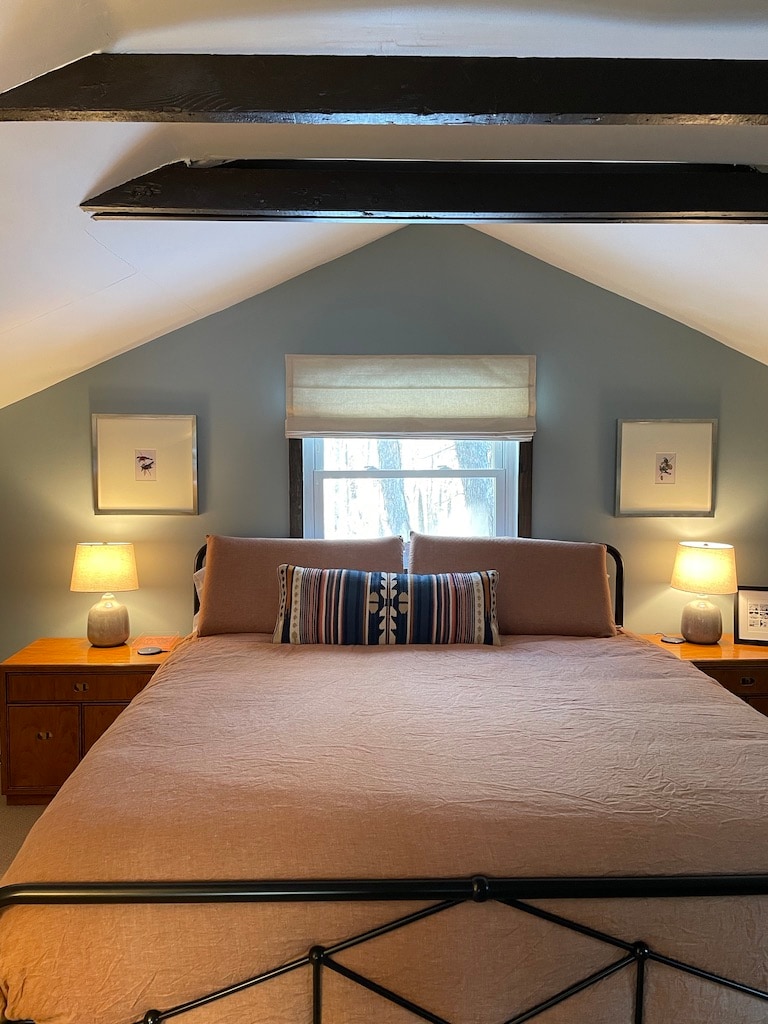 Dhomë gjumi kryesore me dyshek të ri king size