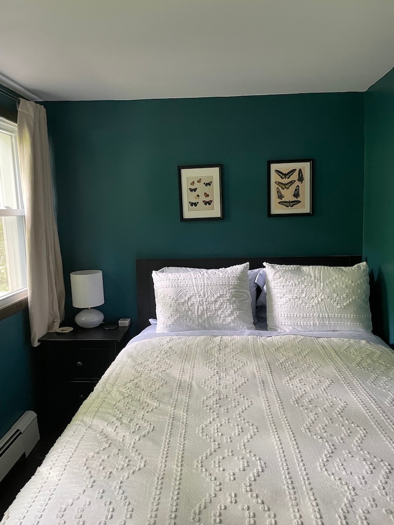 Dhomë gjumi në katin e poshtëm me krevat dopio "queen"