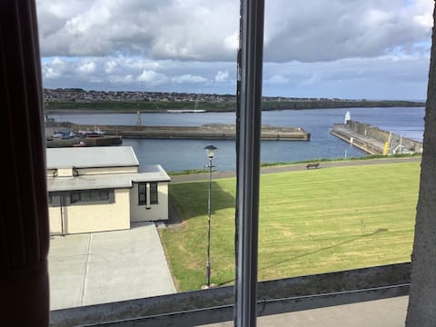 Top Airbnb: 3 bedroom townhouse with stunning harbour views in Wick