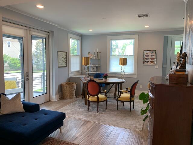 Bellville w/fully Stocked Bar! ByTulane&Loyo Univ gallery image 2