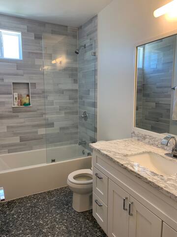 Bellville w/fully Stocked Bar! ByTulane&Loyo Univ gallery image 4