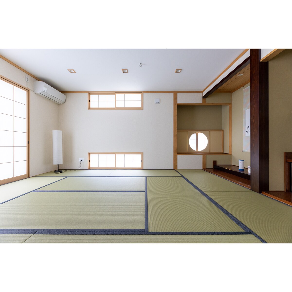 Knjižnica u japanskom stilu na 1. katu