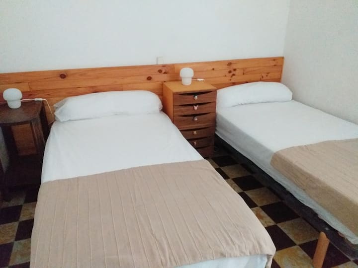 Dhomë gjumi 2 me 2 krevate tek