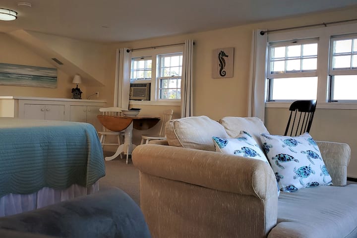 Harbor Place - Airy Hideaway Over Rockport Harbor - Massachusetts