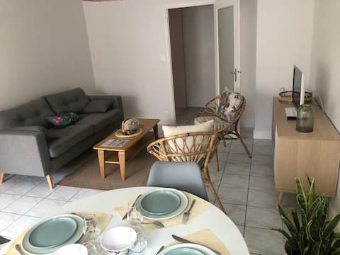 Top Airbnb: very nice 2 bedroom apartment + terrace + garage 100 m from the sea à Les Sables D'olonne