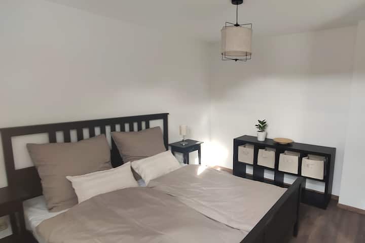 Chumba cha 2 cha kulala chenye kitanda chenye upana wa sentimita 180